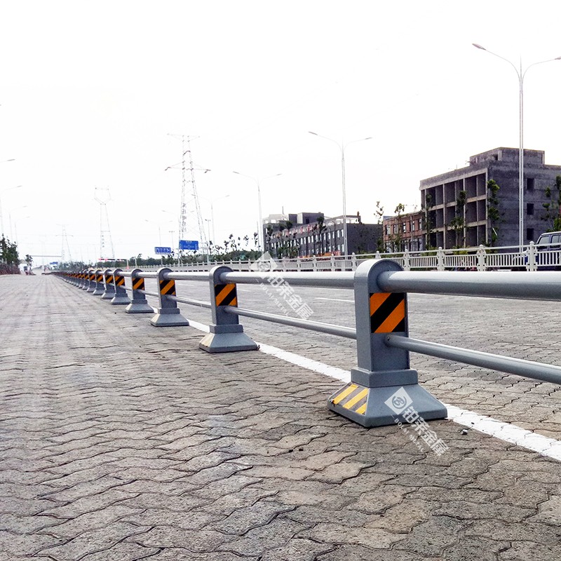 城市道路防撞護(hù)欄