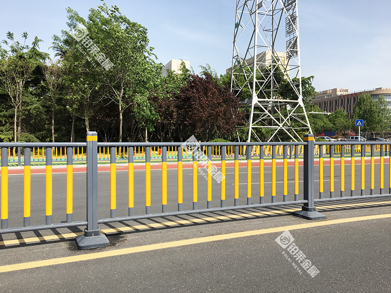 城市道路防撞護(hù)欄